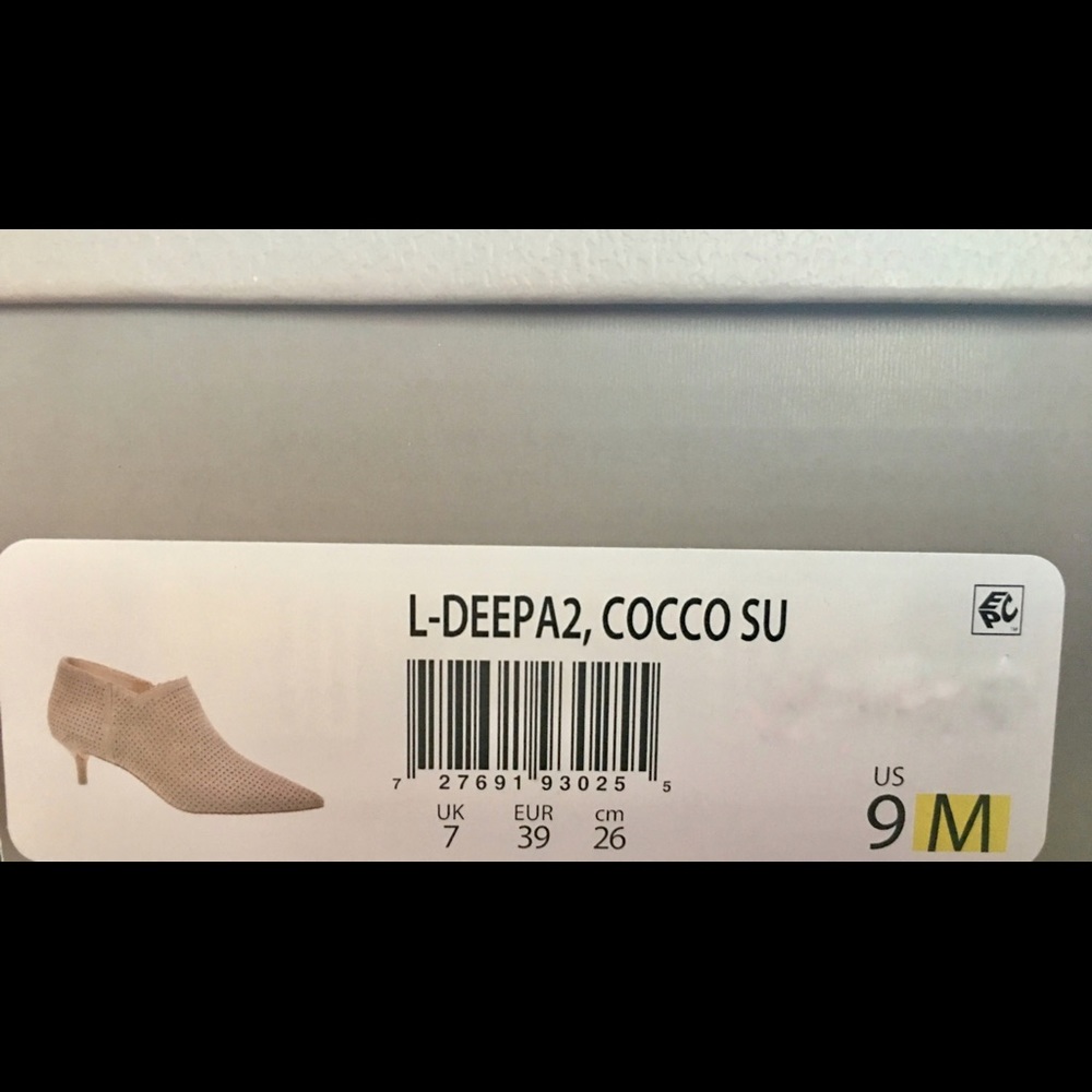 Kitten heeled beige/tan shoes